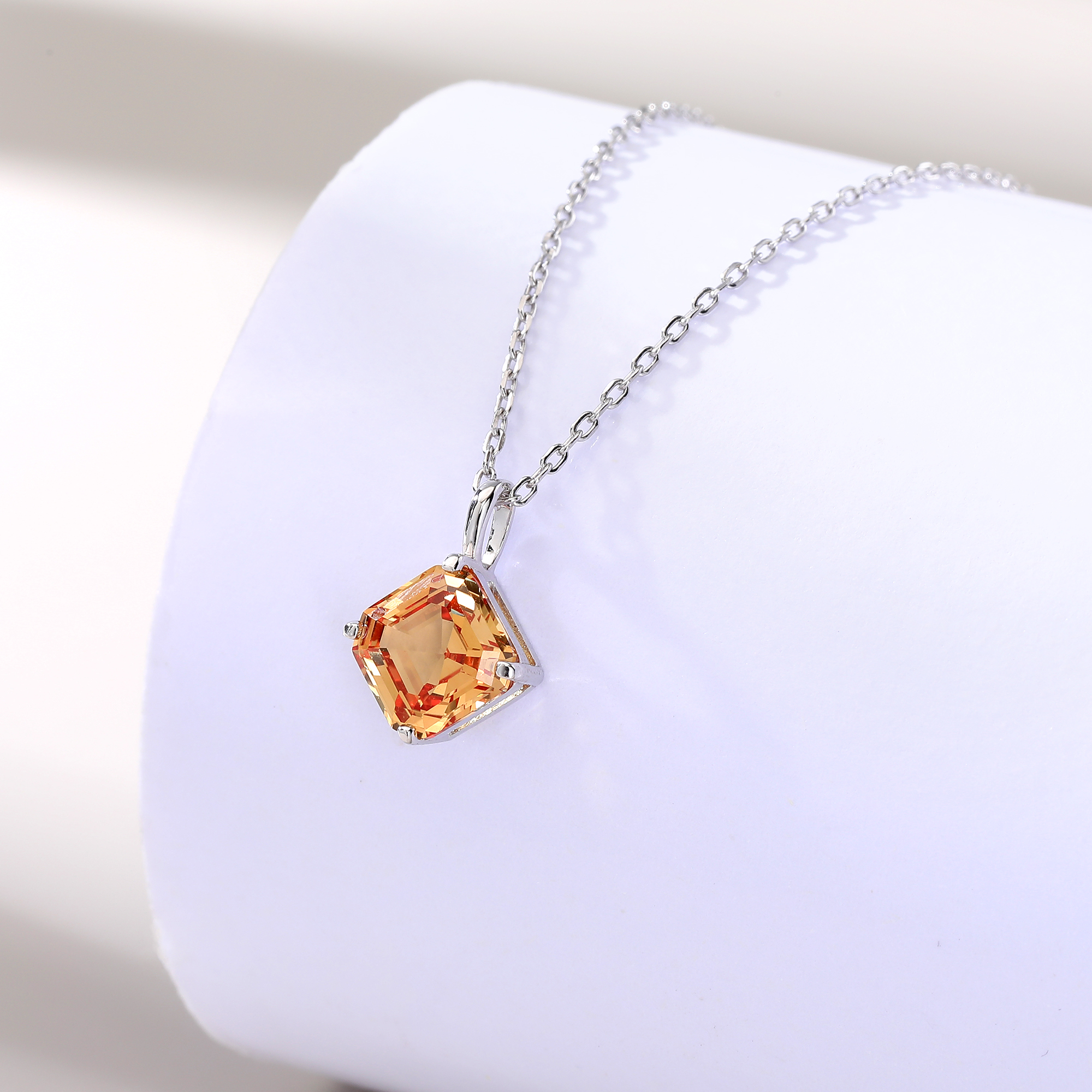 Bezel-Set Diamond-Shaped Small – Bezels Set Pendant recenzja i cena